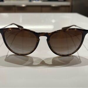 Ray Ban Erika Classic Polarized
Sunglasses - Tortoise Brown Gradient
